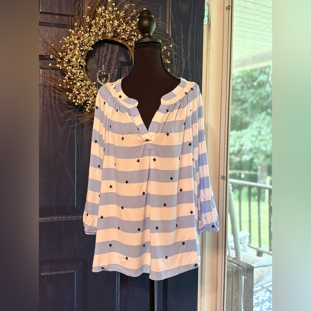 Crown & Ivy White and Blue Stripped w/ stars 3/4 Sleeve Blouse size L